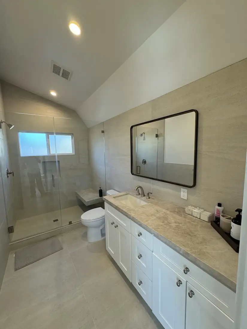 Primary bath, porcelain slab, floating bench